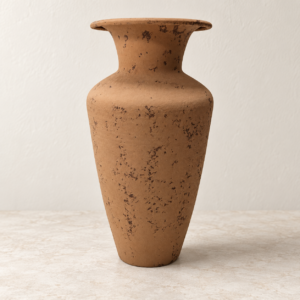 Jarron metalico en tono terracota con acabado envejecido