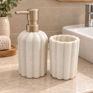 Juego de baño de resina marfil con dosificador y vaso · 2 piezas