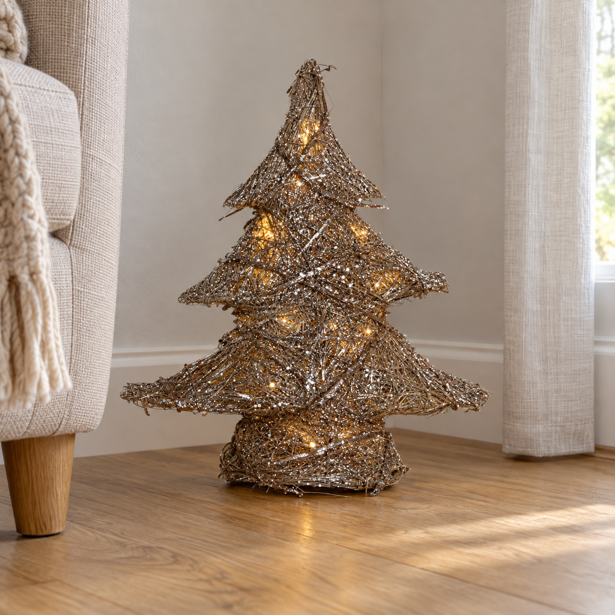 Árbol de Navidad de ratán marrón con LED