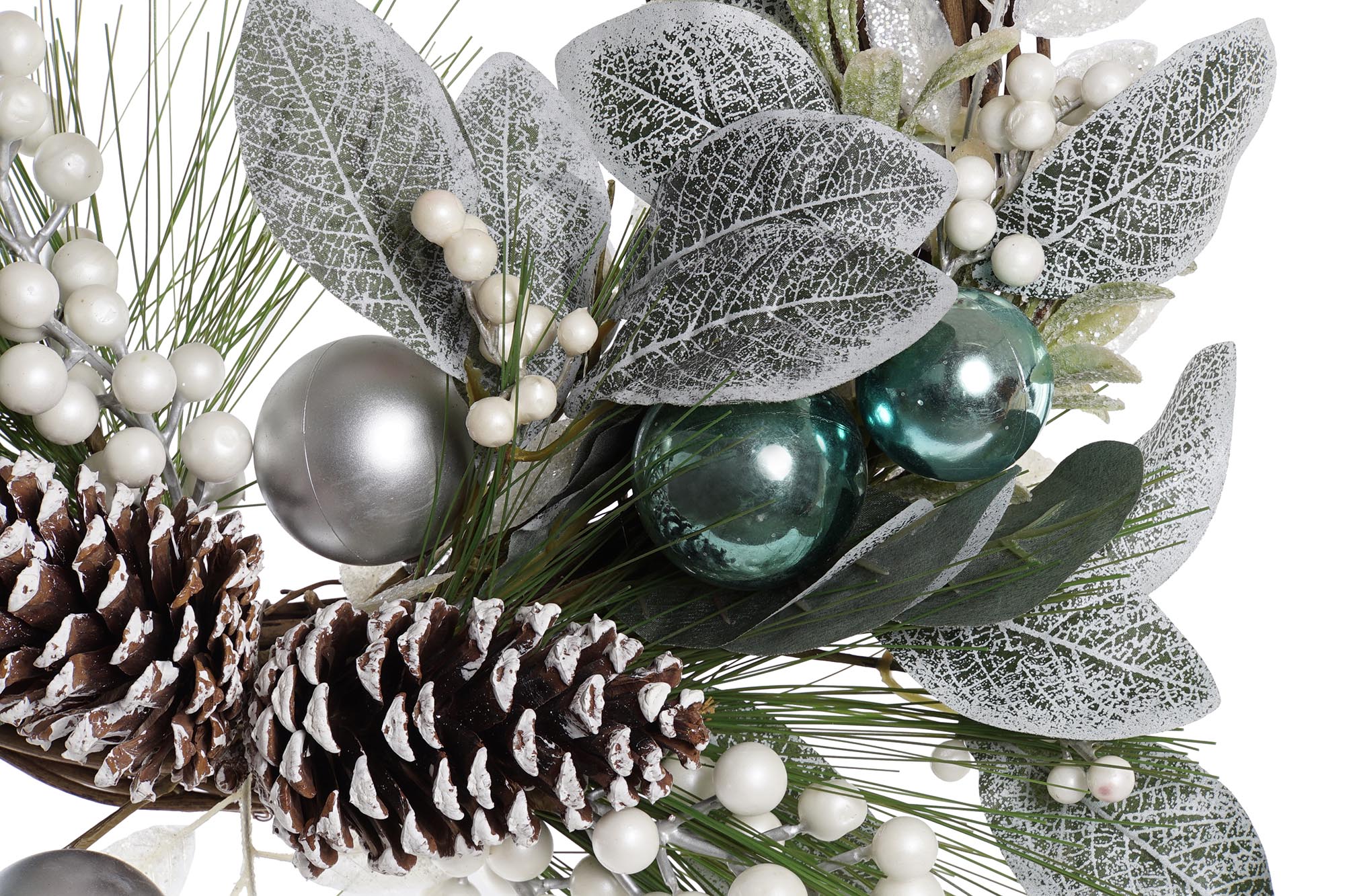 Corona de Navidad verde y plata con piñas – 60 cm - Imagen 2